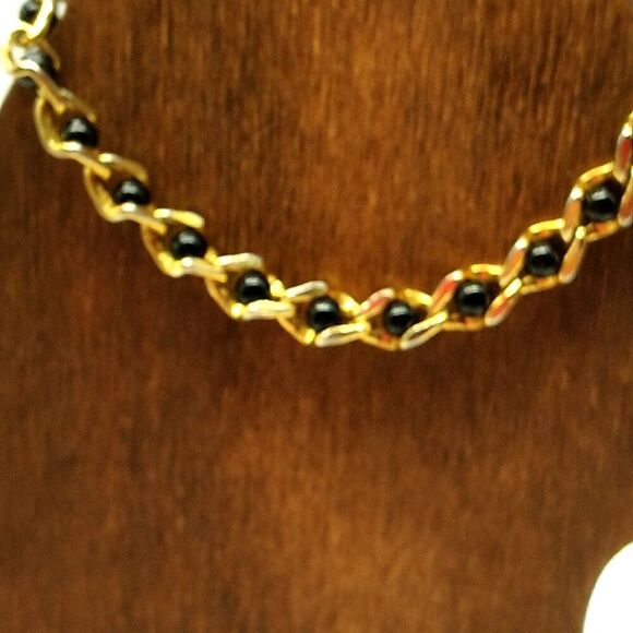 AVON Bracelet CAPTURED TREASURES Gold-tone Curb Link Faux Black Onyx Beaded Acce - Picture 12 of 12